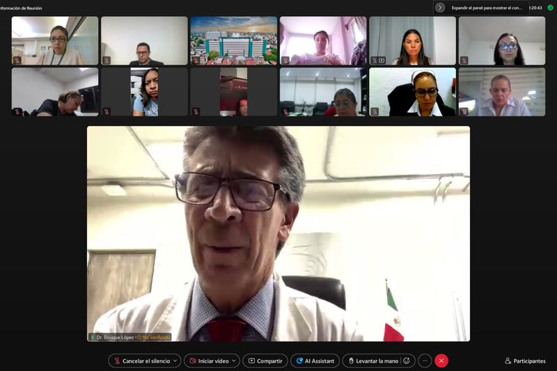 El doctor Enrique López Aguilar, coordinador de Atención Oncológica del IMSS, encabezó la reunión 175 con madres y padres de pacientes pediátricos oncológicos