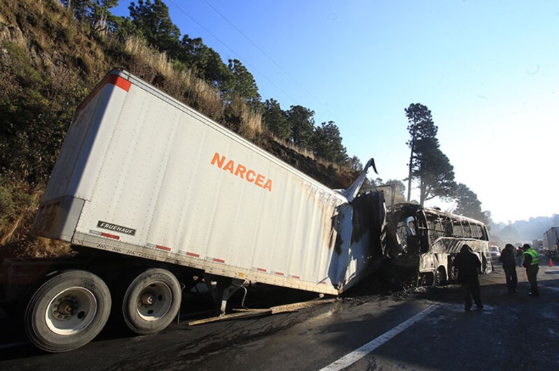 Accidente de autobús en México deja al menos 15 muertos
