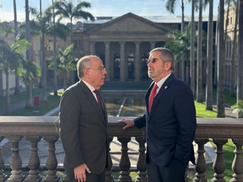 Juan Ramón de la Fuente y Mauro Vieira reunidos en el Palacio de Itamaraty durante la Cumbre de los BRICS 2025
