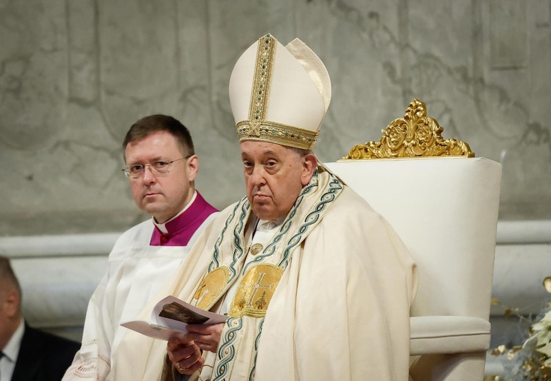 El Papa Francisco preside una ceremonia en la Basílica de San Pedro