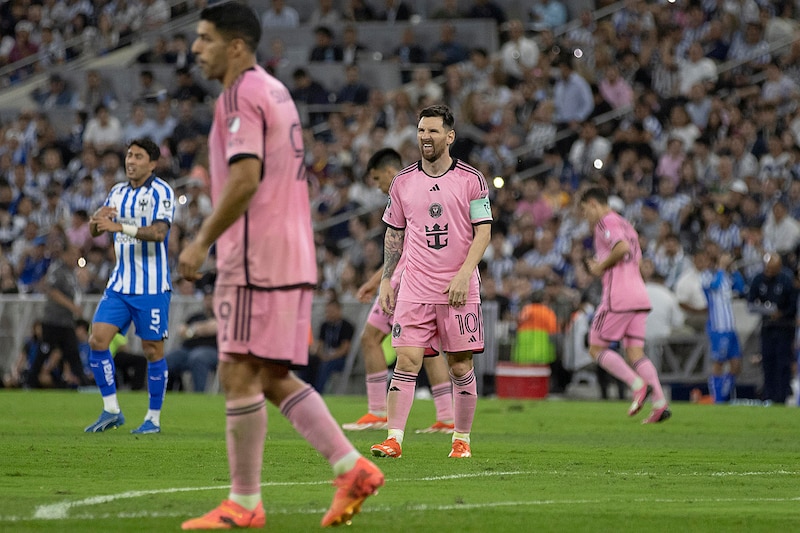 Lionel Messi celebra un gol con sus compañeros