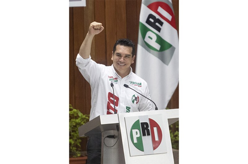 Enrique Peña Nieto, candidato del PRI, celebra su victoria en las elecciones presidenciales de México