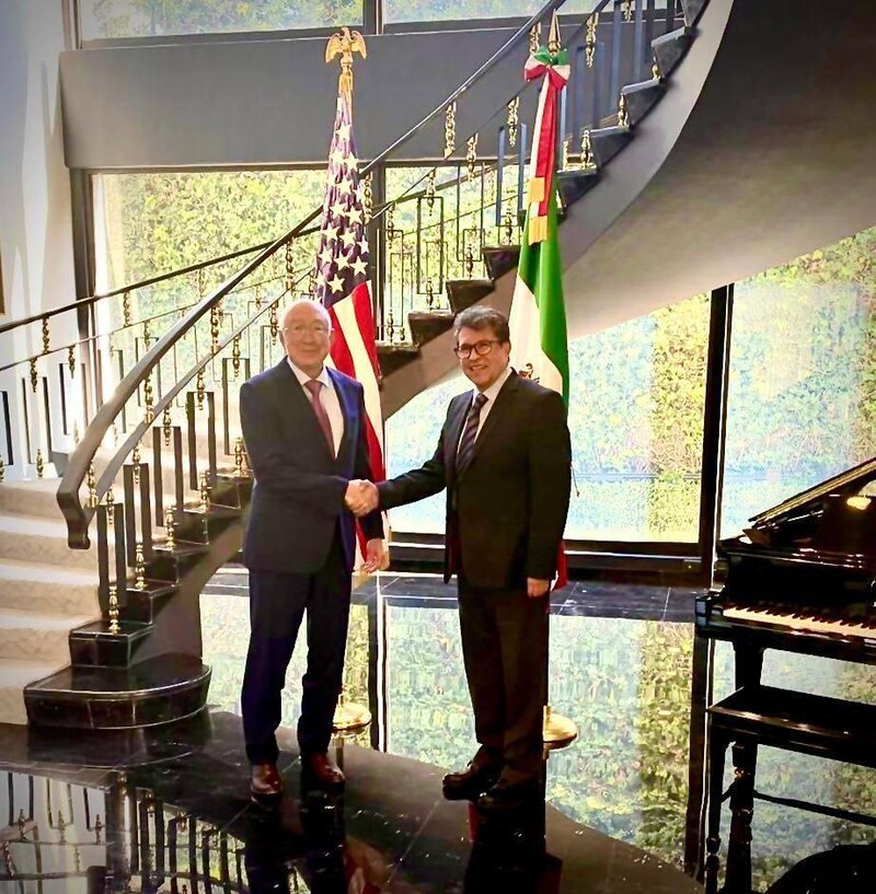 Reunión entre el presidente de México y el embajador de Estados Unidos