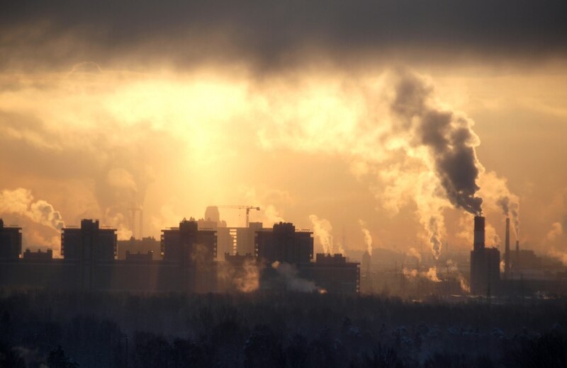 Contaminación atmosférica en una ciudad