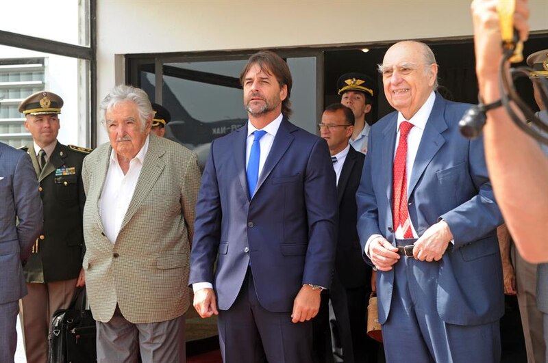 El presidente de la FIFA, Gianni Infantino, junto a otras personalidades, en la inauguración del nuevo estadio de fútbol de San Juan, Argentina.