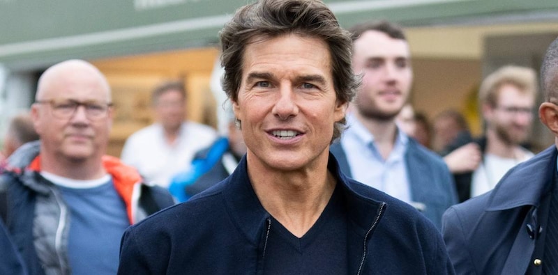 Tom Cruise sonríe a la cámara