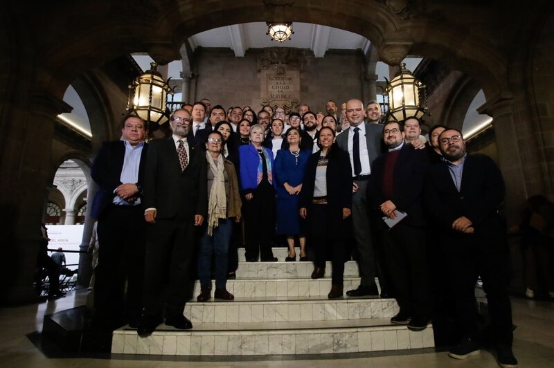 Reunión de políticos mexicanos
Políticos mexicanos en un evento
Grupo de políticos mexicanos
Políticos mexicanos posando para una foto
Políticos mexicanos en una escalera
Políticos mexicanos en un edificio histórico
Políticos mexicanos en una reunión importante
Políticos mexicanos en una ceremonia
Políticos mexicanos en una conferencia
Políticos mexicanos en un foro