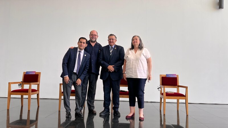 Entrega de reconocimientos a los ganadores del concurso de fotografía "Miradas a la Diversidad".