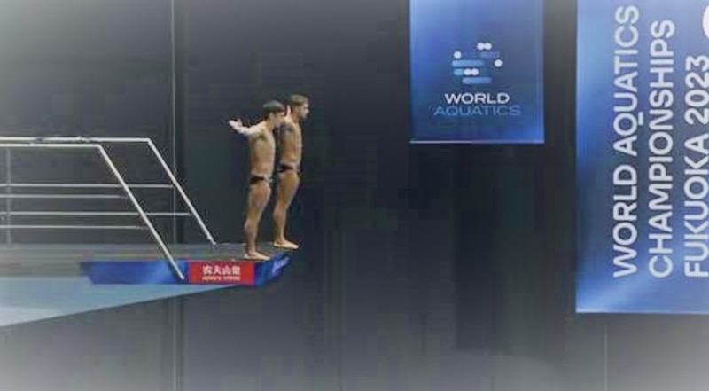 Clavadistas sincronizados en los Campeonatos Mundiales de Natación de 2023