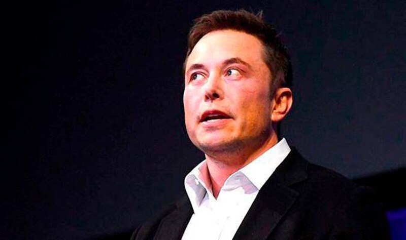 Elon Musk, el CEO de Tesla y SpaceX, habla en una conferencia.