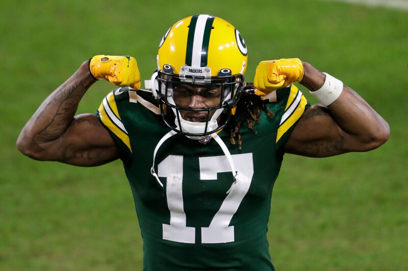 El jugador de los Packers, Davante Adams, celebra un touchdown.