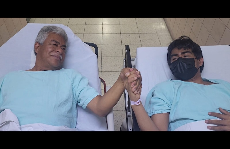 Un padre y su hijo se recuperan juntos en el hospital