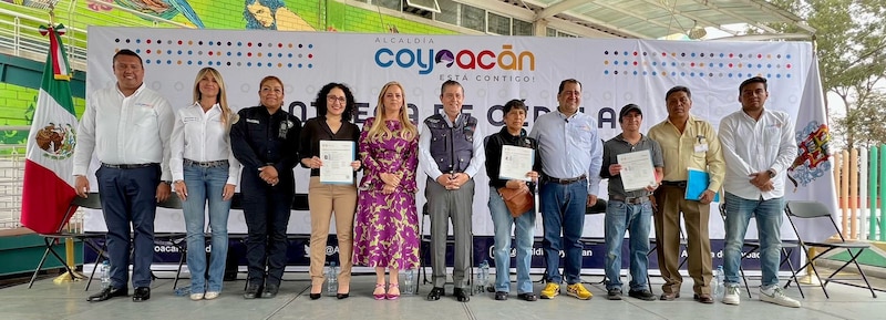Entrega de reconocimientos a policías de Coyoacán
