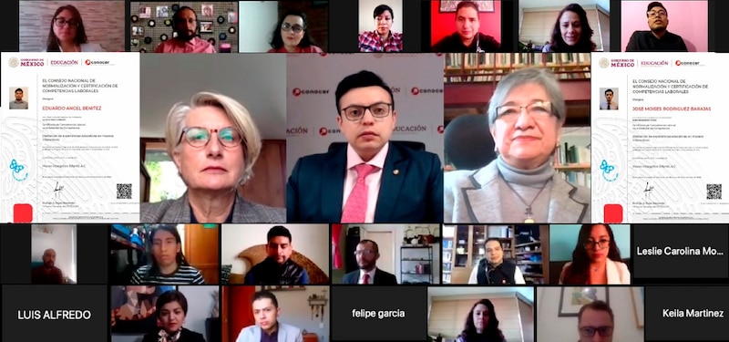 Entrega de certificados a los primeros egresados de la Maestría en Educación con énfasis en Innovación Educativa.