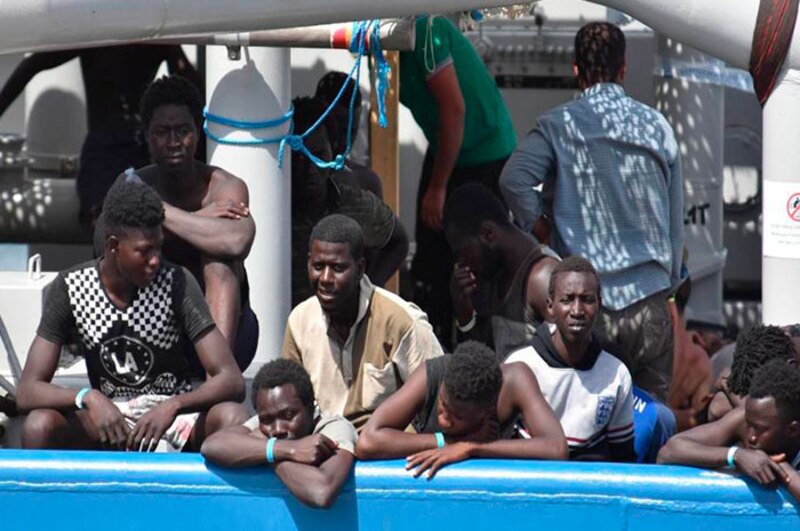 Inmigrantes africanos rescatados en el mar Mediterráneo