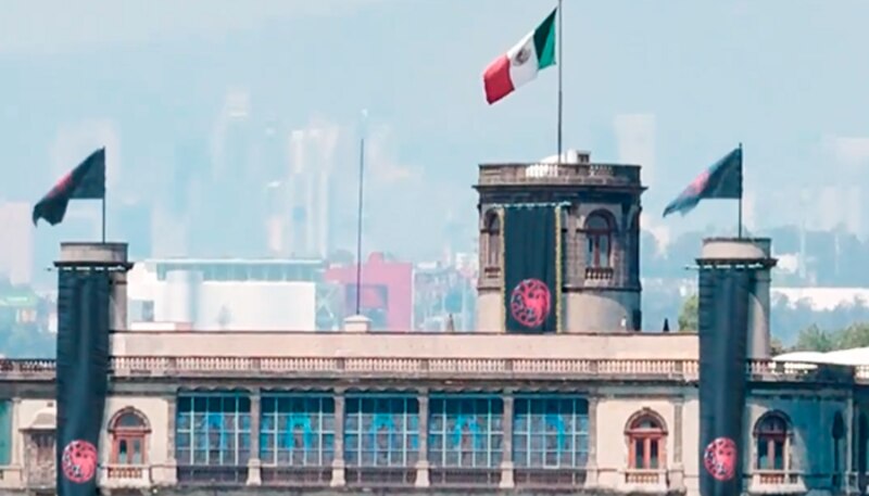 El Palacio Nacional y la Bandera de México