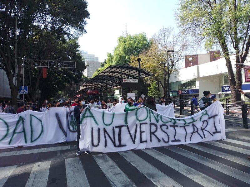 Estudiantes protestan contra la violencia de género en la UNAM