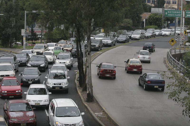 Puentistas regresaron a la Ciudad luego de las festividades de Muertos. La autopista a Cuernavaca registró una actividad de ingreso regular, propiciando pocos asentamientos debido a los operativos implementados por la Secretaría de Comunicaciones y Transportes. Sin embargo el tráfico se registro en las avenidas de los Insurgentes y Tlalpan, donde varios asentamientos dificultaban el regreso de los automovilistas, procedentes principalmente de Acapulco y Cuernavaca.