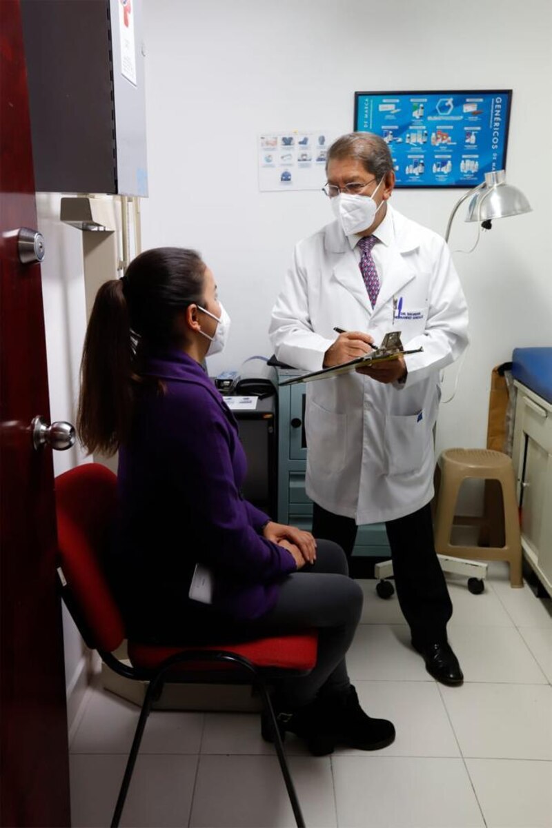 Médico y paciente en una consulta
