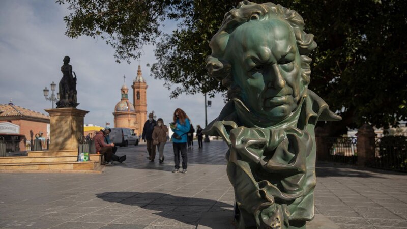 Busto de Beethoven en una plaza pública