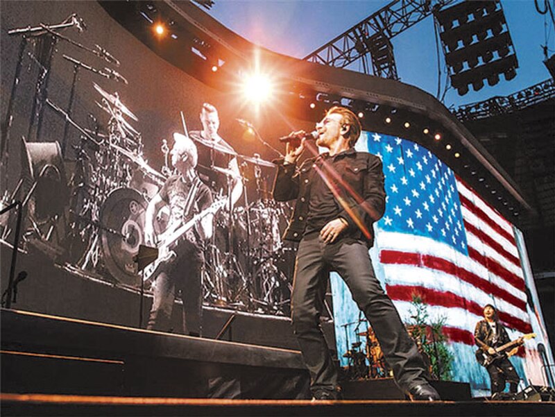 Bruce Springsteen cantando en un concierto
