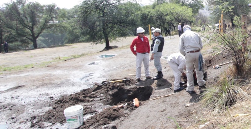 Arqueólogos trabajando en un sitio de excavación