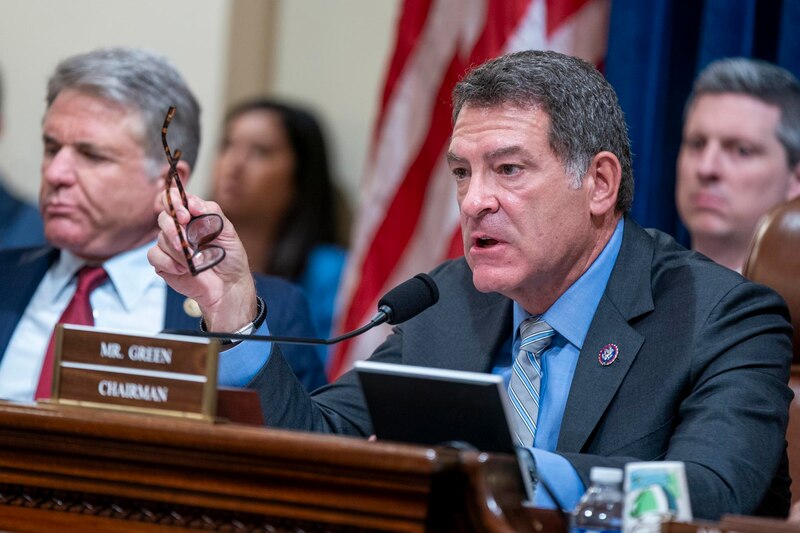 El congresista republicano Marjorie Taylor Greene habla durante una audiencia del Comité de Seguridad Nacional de la Cámara de Representantes en el Capitolio de Estados Unidos en Washington, D.C., el 3 de marzo de 2021.