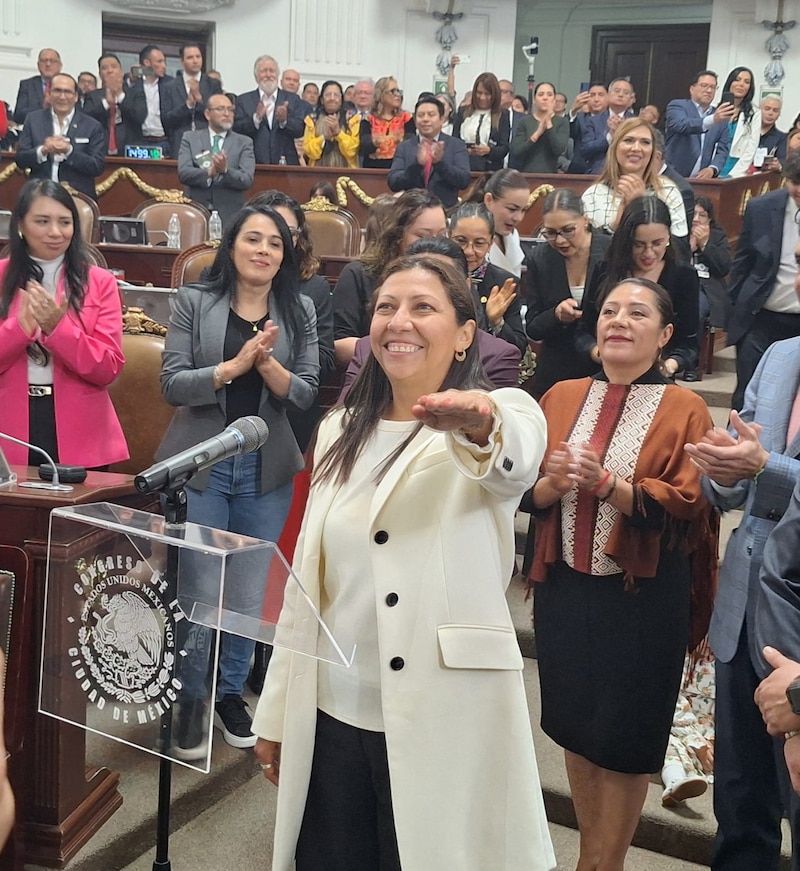 La presidenta de la Cámara de Diputados, Laura Rojas, durante la sesión de apertura del segundo periodo ordinario de sesiones del Congreso de la Unión.