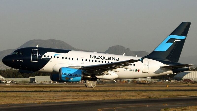 Un avión de Mexicana despegando del aeropuerto