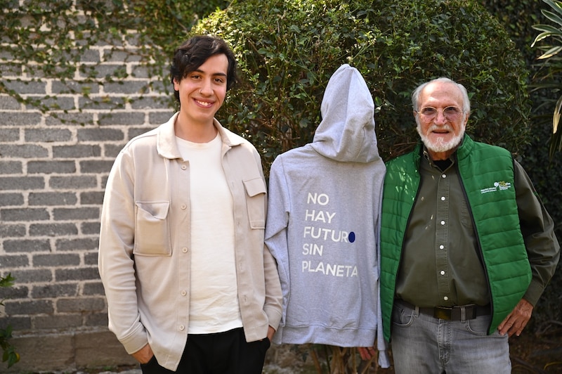 Jóvenes y adultos unidos por el cuidado del planeta