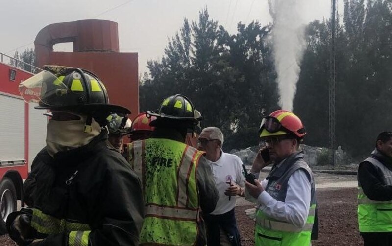 Bomberos sofocan incendio en fábrica