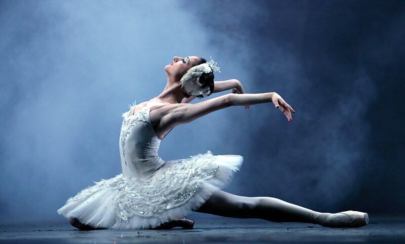 Bailarina de ballet realizando una piroutte.