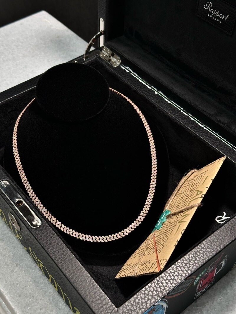 Pieza de la colaboración entre Javier Garza, Empire Fine Jewelry y La Banda MS