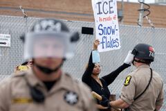 Corte Suprema bloquea orden de Trump de desplegar la Guardia Nacional de Illinois en Chicago