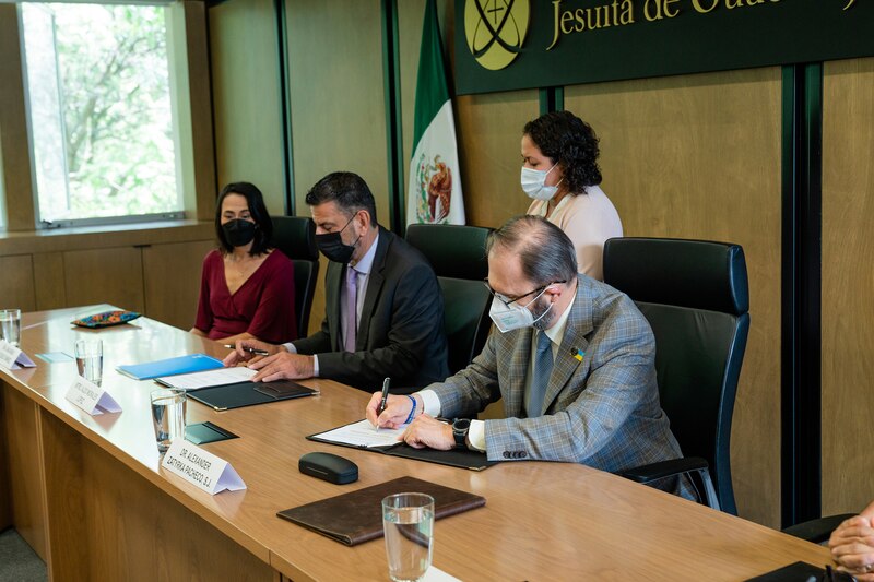 Firma de convenio entre la Universidad Iberoamericana y el Tecnológico de Monterrey