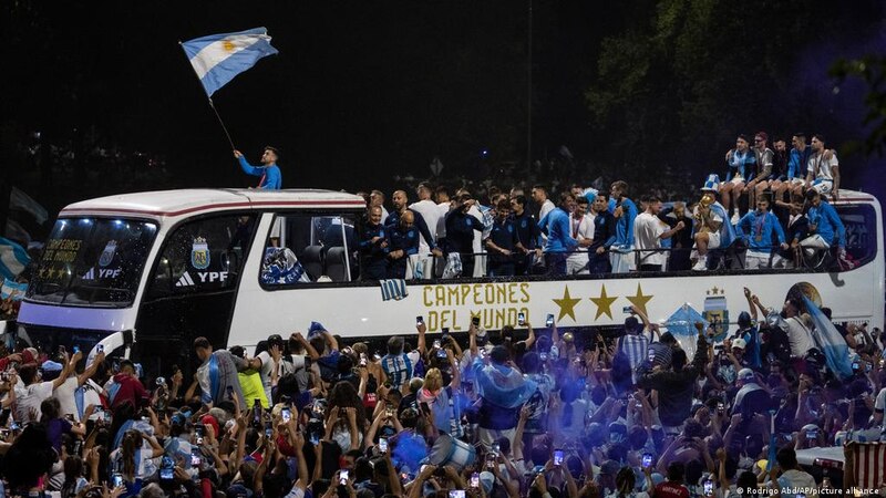 La multitud celebra el triunfo de la selección argentina