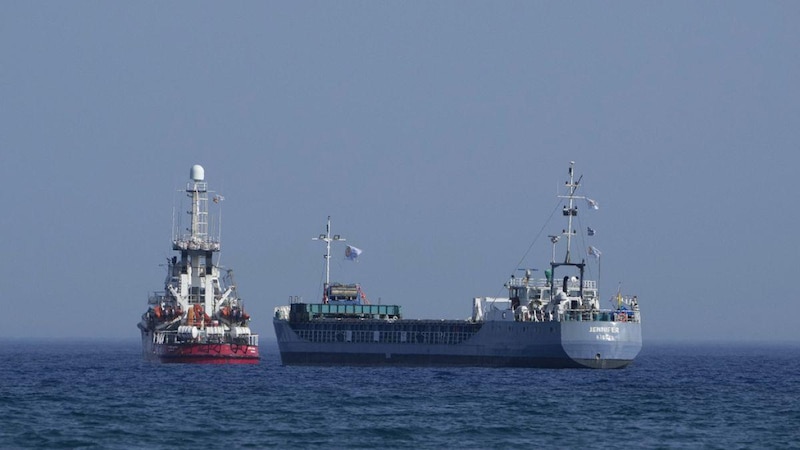 Dos barcos en el mar