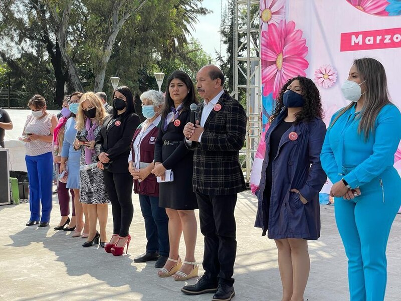 El Presidente Municipal de San Pedro Garza García, Miguel Treviño, encabeza la ceremonia por el Día Internacional de la Mujer.