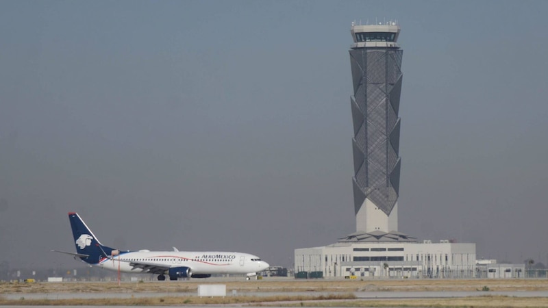 Torre de control del Aeropuerto Internacional de la Ciudad de México