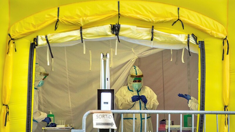 Prueba de COVID-19 en una carpa médica