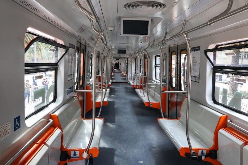 Interior de un vagón de metro