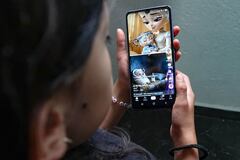 Adiós a los celulares en las aulas: SEP confirma que restringirá el uso de teléfonos en primarias y secundarias