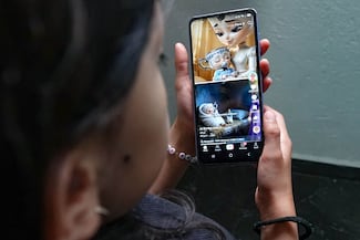 Adiós a los celulares en las aulas: SEP confirma que restringirá el uso de teléfonos en primarias y secundarias 