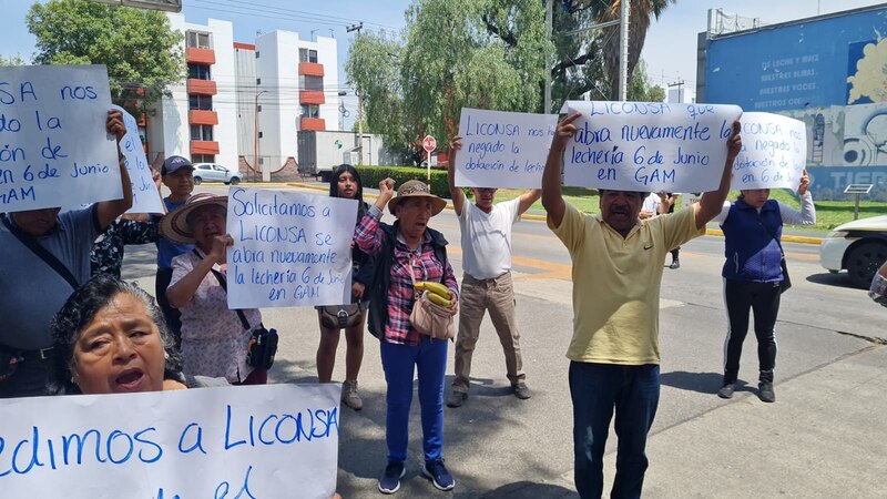 Title: Protesta en la Ciudad de México contra LICONSA