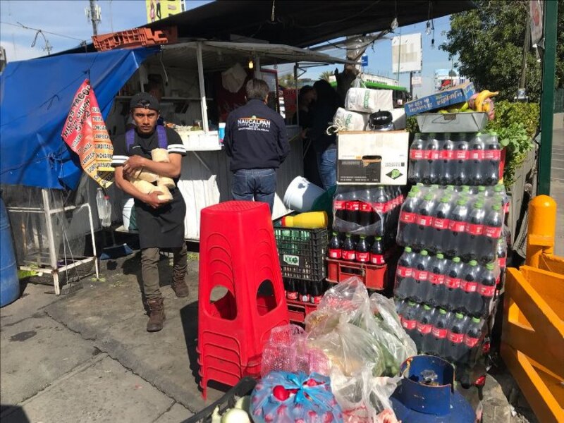 Un puesto de comida callejera en México