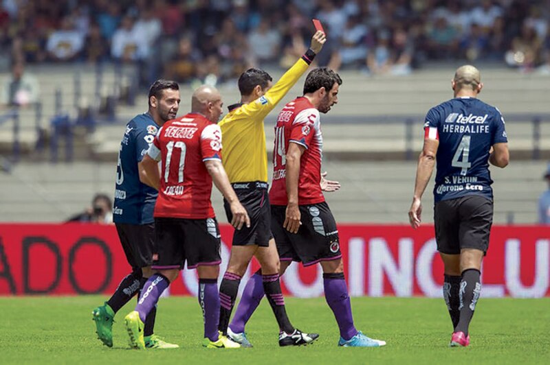 Tarjeta roja en el partido de fútbol