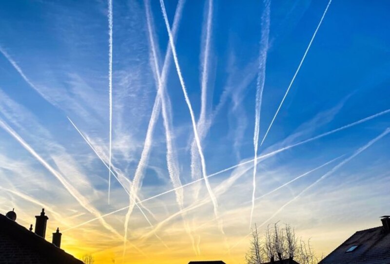 Rutas de vuelo en el cielo