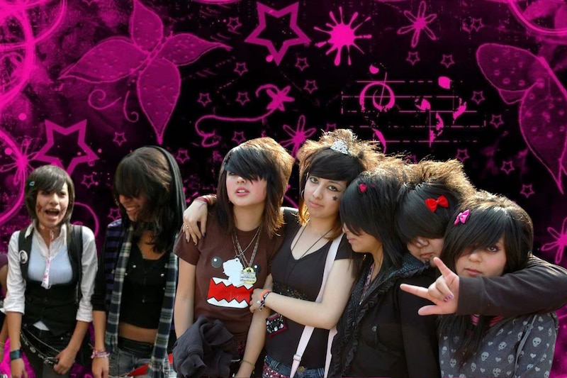 Chicas EMO mexicanas en un fondo de estrellas y mariposas en color negro y rosa