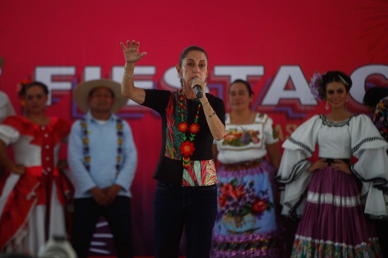 La alcaldesa de Iztapalapa, Clara Brugada, encabeza los festejos del Día de Muertos