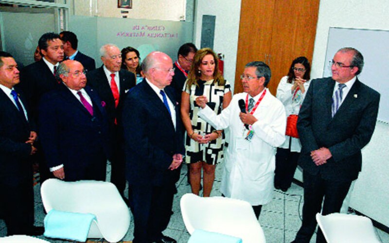 Visita del Presidente de la República a la Clínica MATER DEI